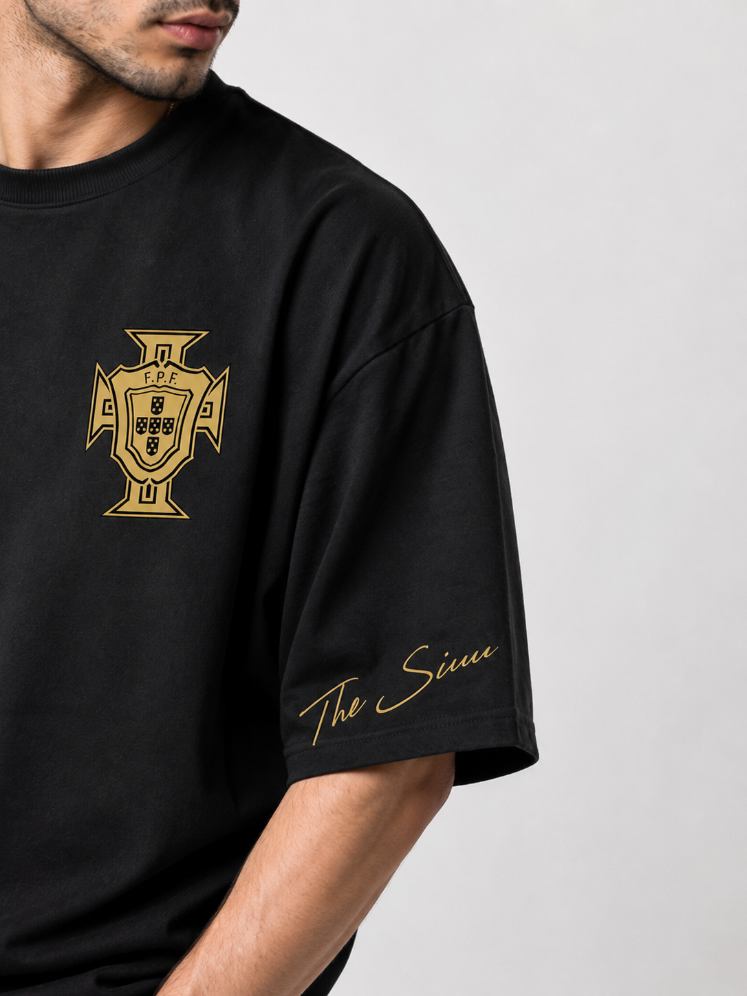 Ronaldo Legacy No. 7 Oversized T-Shirt – Black Gold Edition